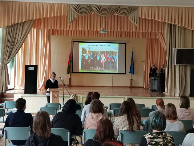 Специалист комитета выступила перед учащимися колледжа полиграфии по теме «Гордость за Беларусь. Чистая окружающая среда – ключ к здоровой жизни»